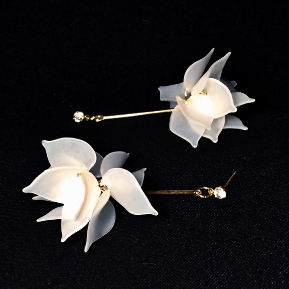 Acrylic White Flower Drop Earrings with Crystal - Picture 2 of 5